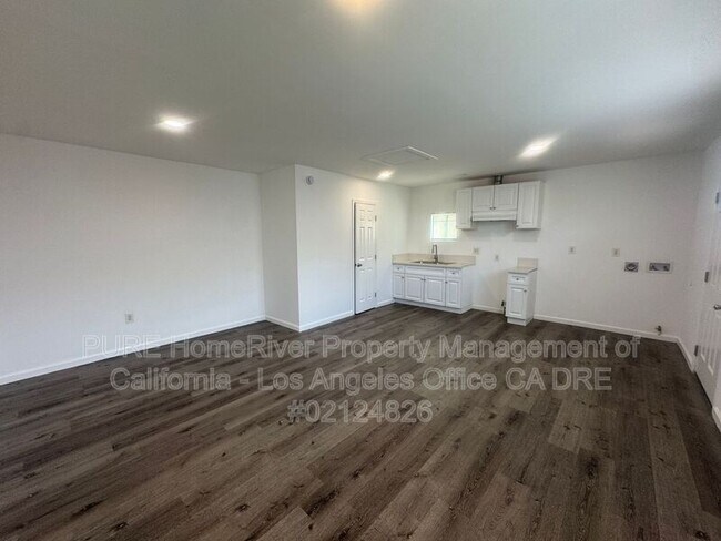 Building Photo - 10977 Pope Ave