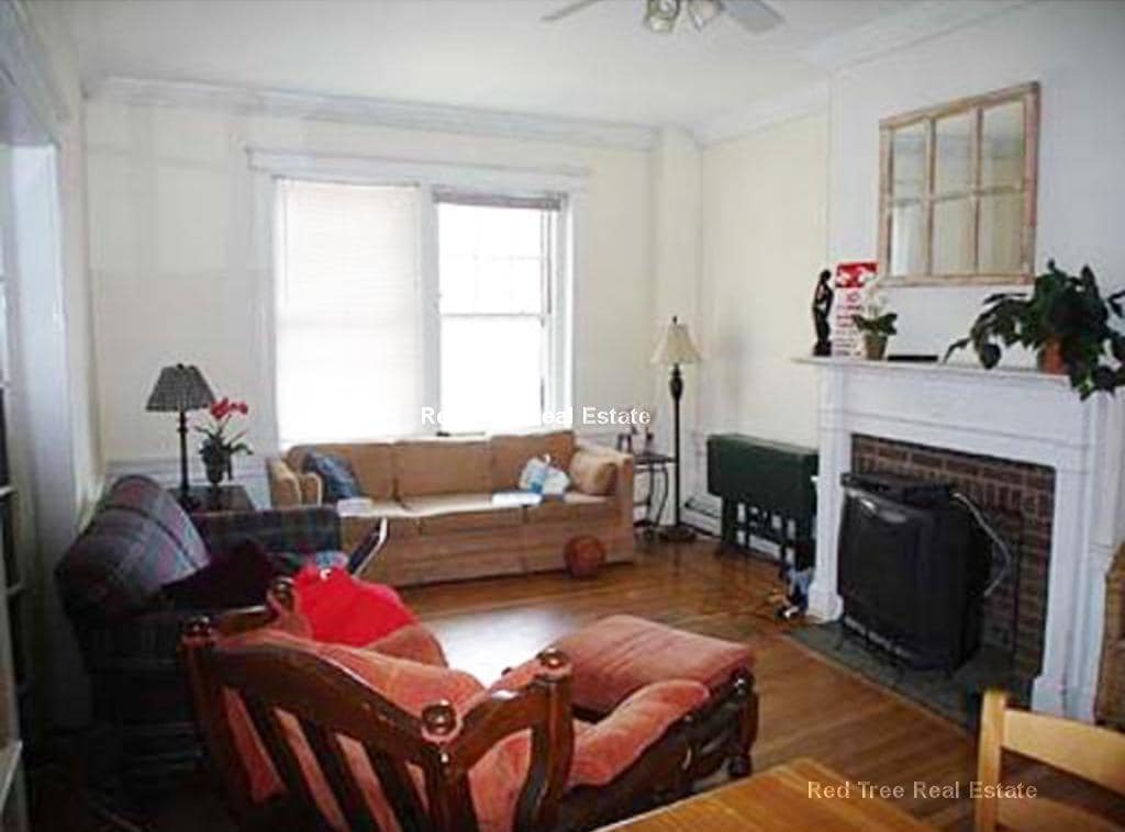 Building Photo - 1645 Commonwealth Ave
