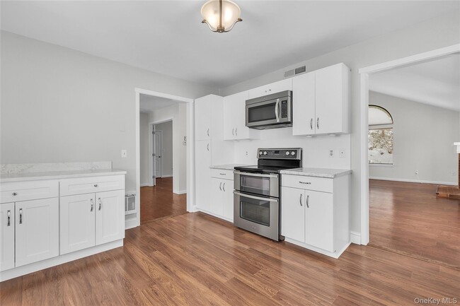 Building Photo - 504 Heritage Hls