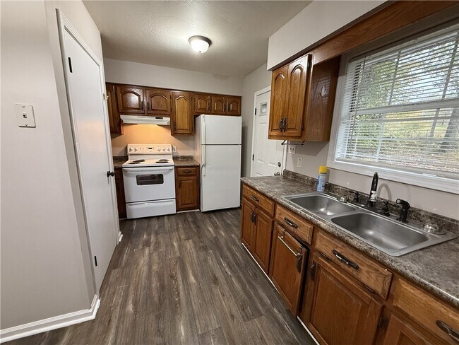 Building Photo - 107 Sycamore Ln