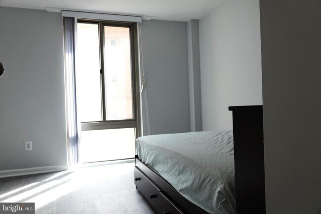 Building Photo - 950 25th St NW