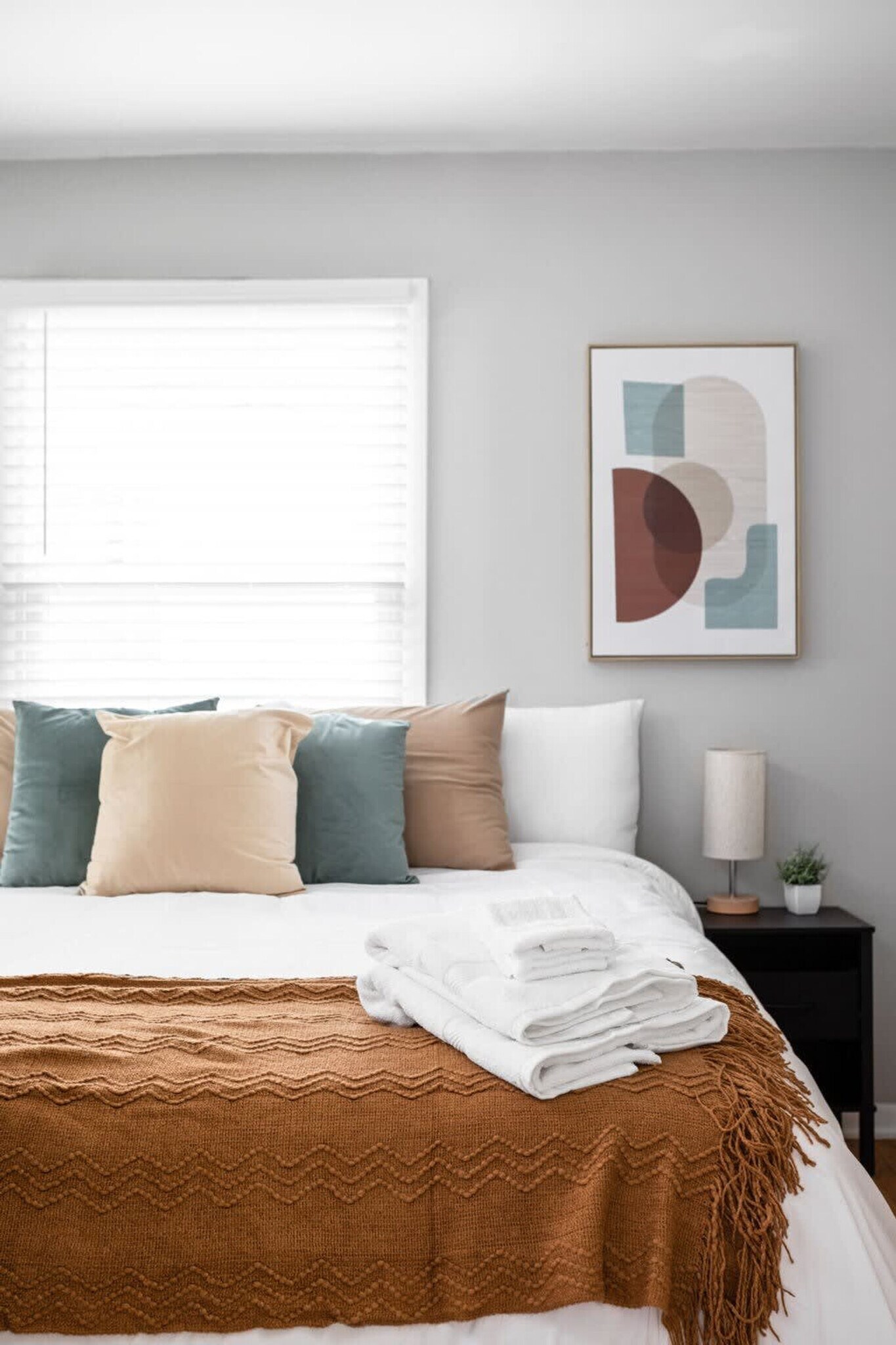 Building Photo - 5144 Primrose Ave