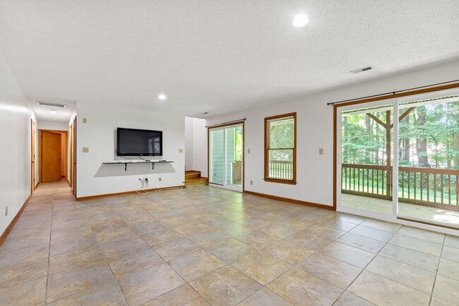 Building Photo - Spacious 4-Bedroom Carrboro Home with Dual...