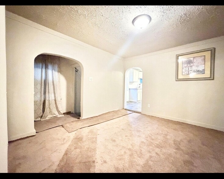 Building Photo - 1308 W 13th Ave
