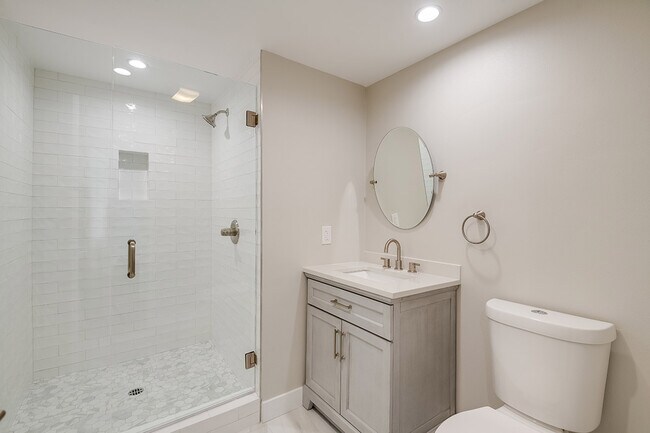 Building Photo - 842 11th St