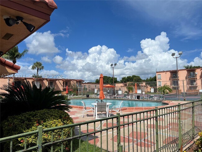Building Photo - 7200 Fairway Dr
