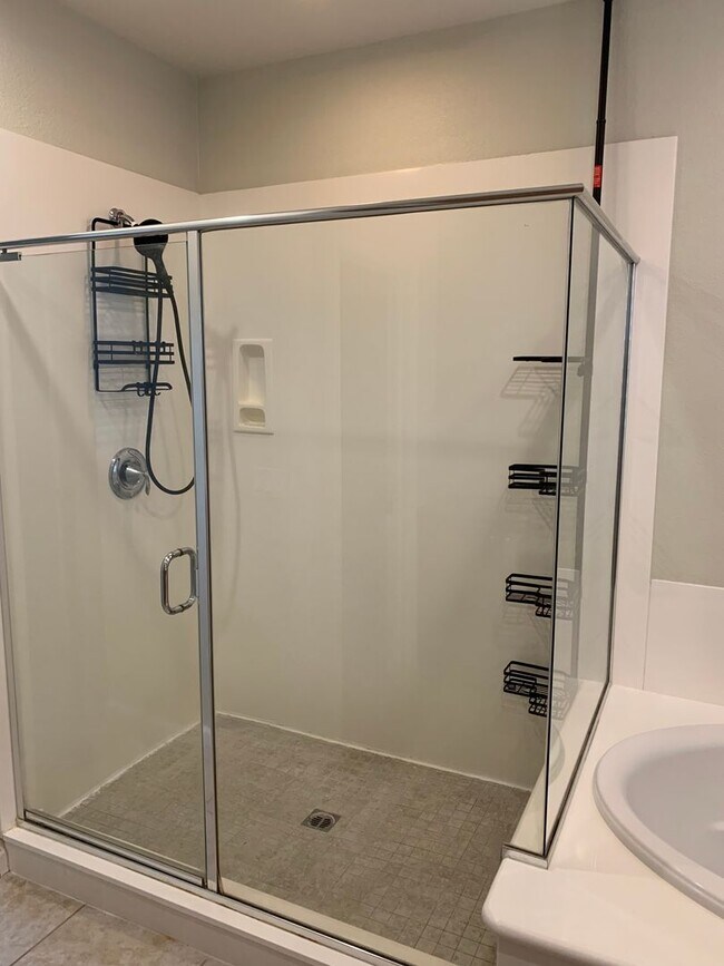 Building Photo - Freshly Painted Interior for this Single F...