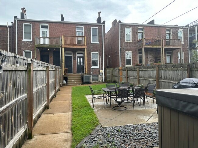 Building Photo - Wonderful 3bedroom 2 Bath Townhome In South City