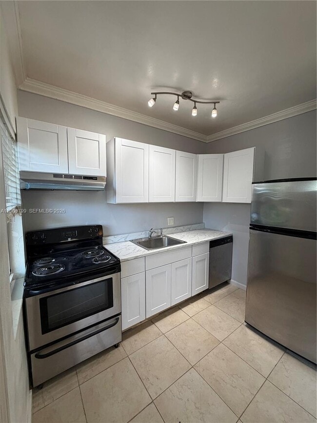 Building Photo - 115 NE 14th Ave