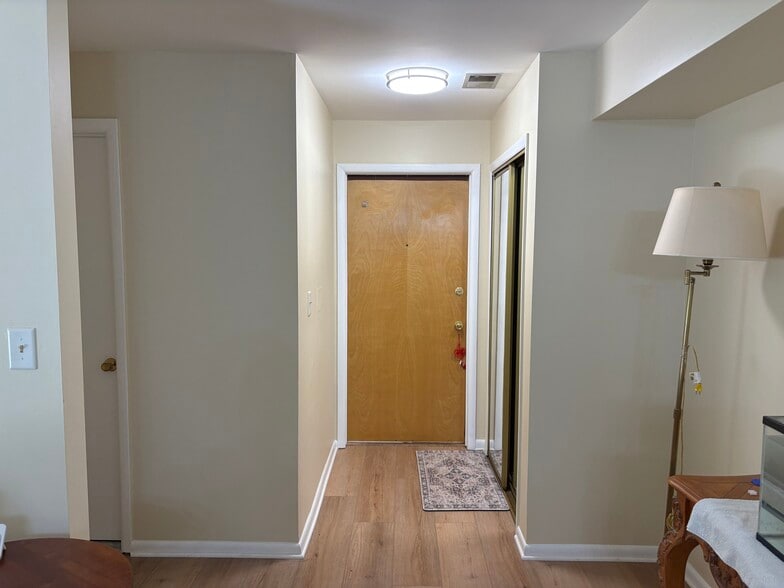 Entrance - 113 Cascade Ct