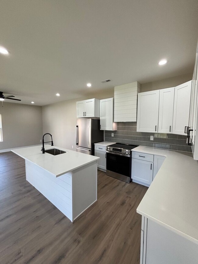 Building Photo - 3131 Linden Ave