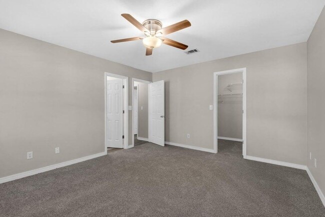 Building Photo - 924 Emily Cir