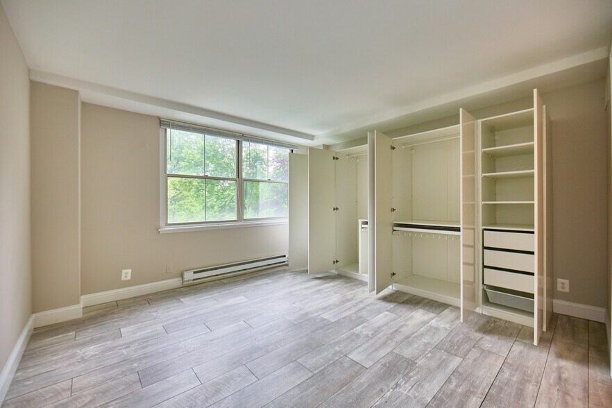 Building Photo - 2030 N Adams St