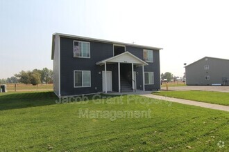 Building Photo - 975 Eve Dr