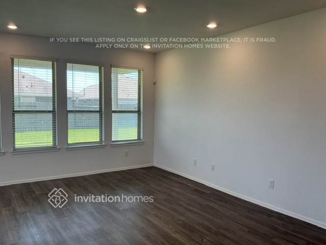 Building Photo - 753 Ridgewood Lk Dr
