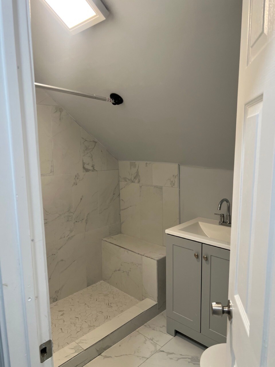 2nd Floor Full Bath - 49 Elder St