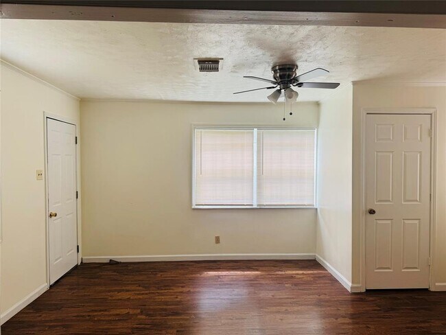 Building Photo - 10406 Cathedral Dr