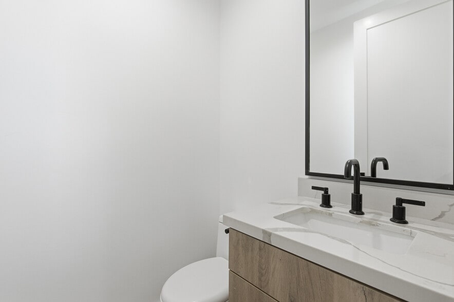 Building Photo - 5805 Kester Ave