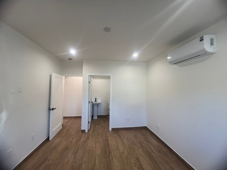 Building Photo - 6903 Fulton Ave