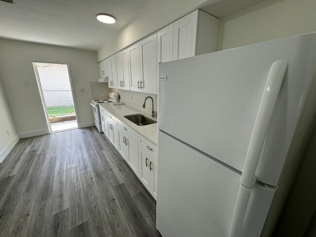 Building Photo - 37 NW 7th Ave