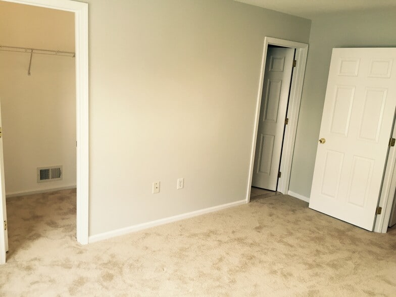 Building Photo - 20 Puchala Dr