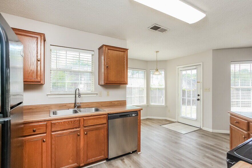 Building Photo - 7117 Puddin Ln