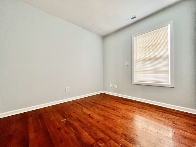 Building Photo - 538 Fremont Ave NW