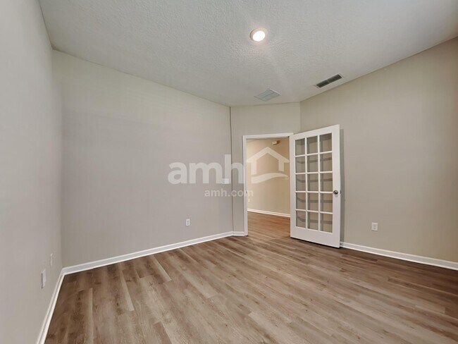 Building Photo - 64 Spruce Point