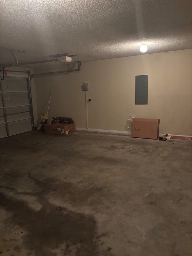 Building Photo - 121 Faybrook Dr