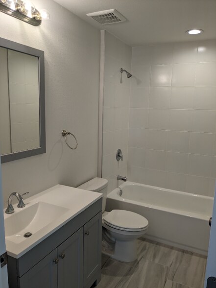 Building Photo - 5900 Cazler Ave