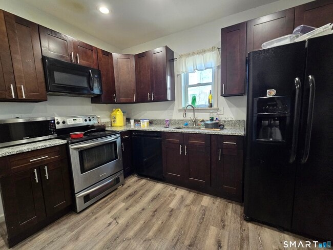 Building Photo - 102 Hanover St