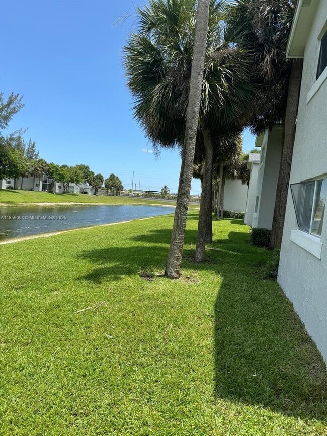 Building Photo - 984 Lake Victoria Dr