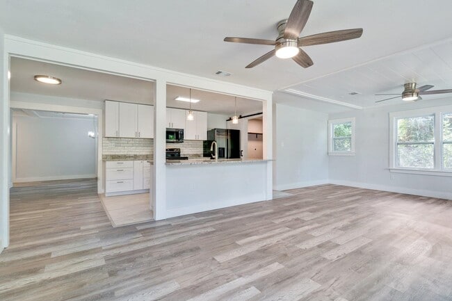 Building Photo - 129 Sioux Trail