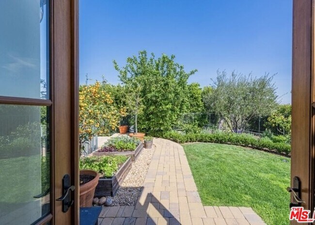 Building Photo - 3110 Benedict Canyon Drive