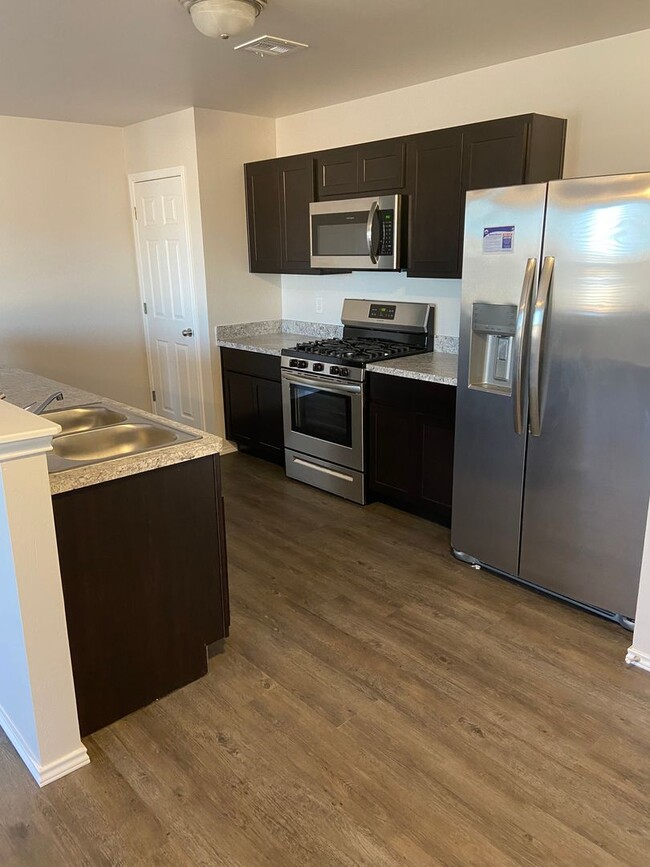 Building Photo - *Pre-leasing* Three Bedroom | Two Bath Dup...