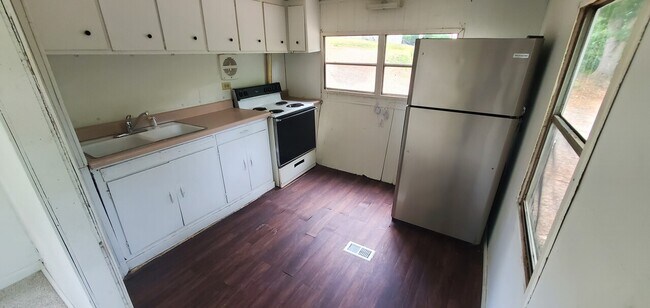 Building Photo - Liberty Church MHC