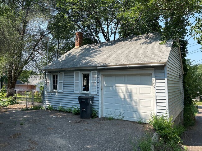 Building Photo - 526 Winslow Ave
