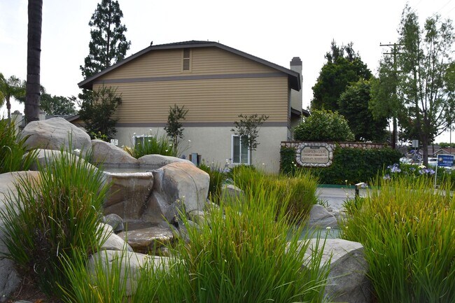 Building Photo - 630 W Palm Ave