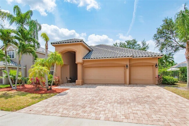 Primary Photo - 12372 Cascades Pointe Dr