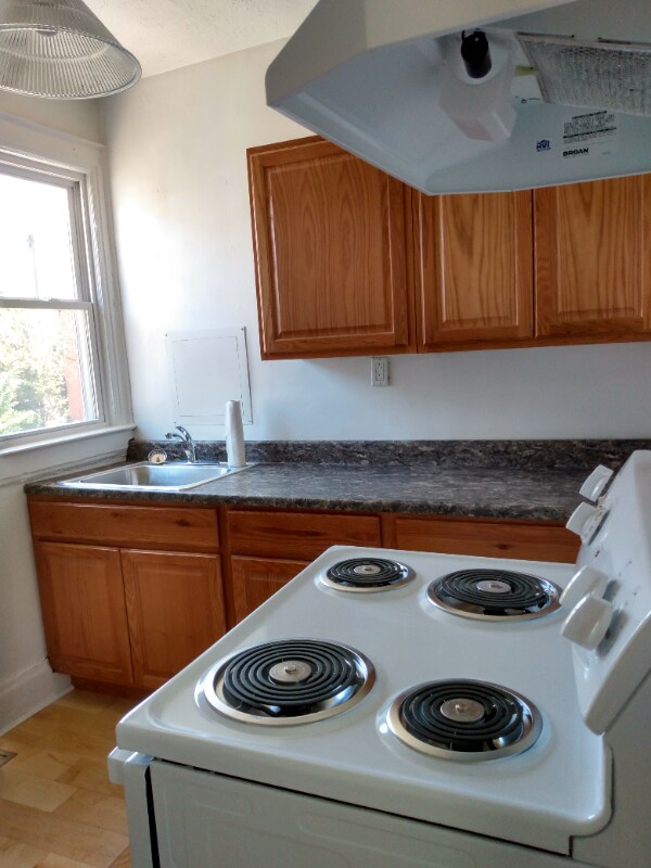 Building Photo - 1632 Virginia St E