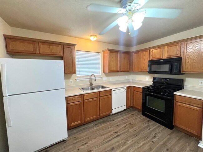Building Photo - 2829 Deerfern Ln