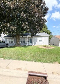 Building Photo - 609 23rd St