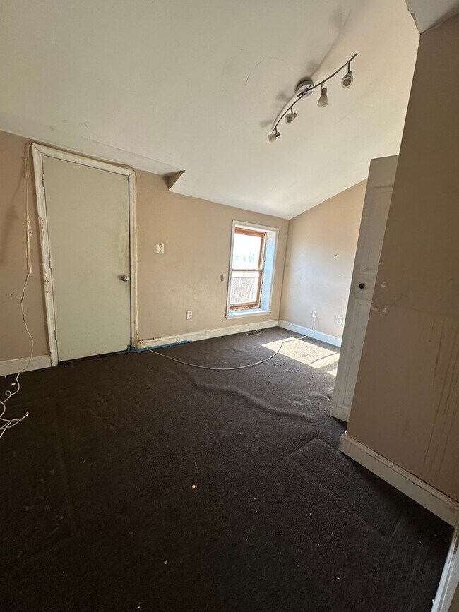 Building Photo - 1209 Hollins St