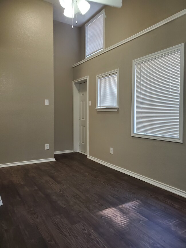 Dining Room - 10027 Kilarney Dr