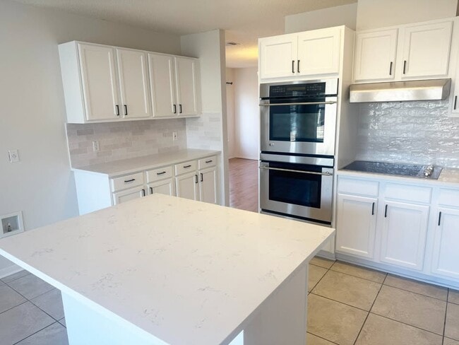 Building Photo - 2105 Zeppelin Dr