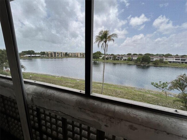 Building Photo - 3301 Spanish Moss Terrace