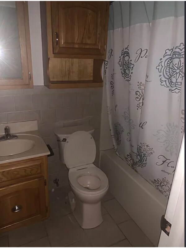 Building Photo - 2829 Hillside Dr