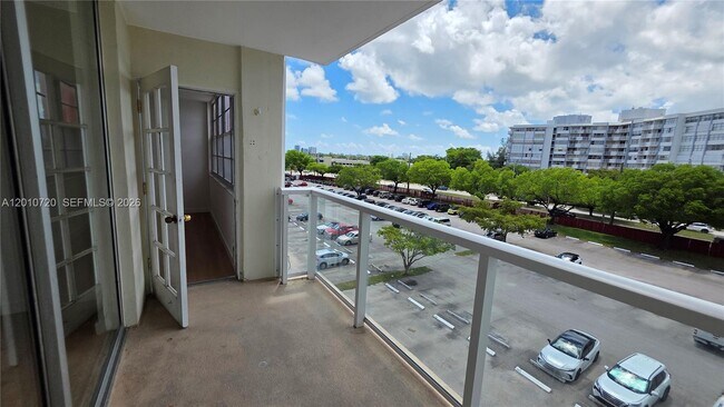 Building Photo - 1351 NE Miami Gardens Dr