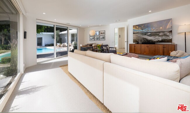 Building Photo - 1121 Loma Vista Dr