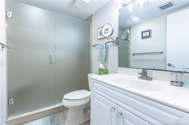 Building Photo - 5596 NE Gulfstream Way